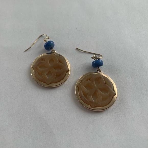 Earrings - Picture 1 of 3